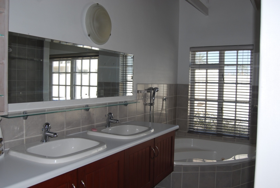 To Let 8 Bedroom Property for Rent in Shelley Point Western Cape